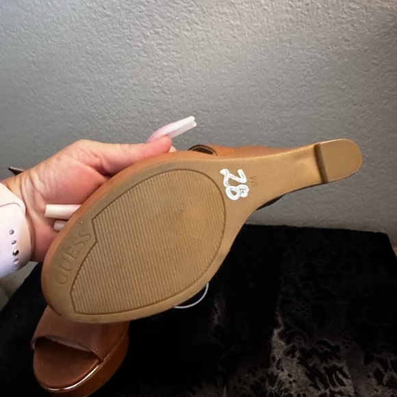Brand: Guess
Size: 8.  Color: light brown.  Condition is new - Picture 5 of 11